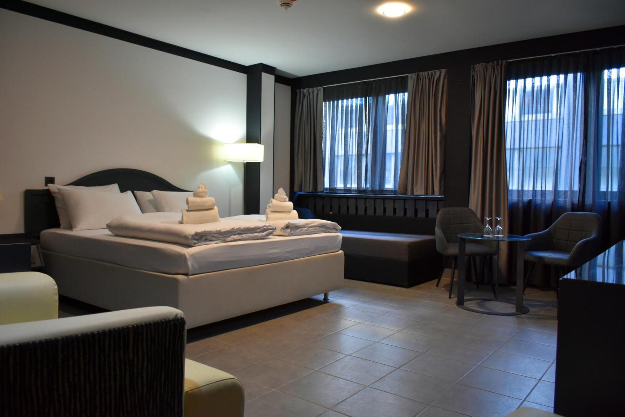 Tibet Hotel Am Airport Duesseldorf-Ratingen Exterior photo